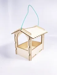 Кормушка для уличных птиц.