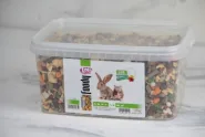Lolopets корм фруктовый для кроликов и грызунов в ведре