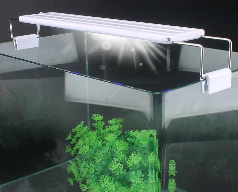 LED-світильник для акваріума Quanlong в білому корпусі  -  Світильники для акваріума 