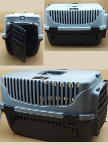 Переноска для животных черно-серо пластик